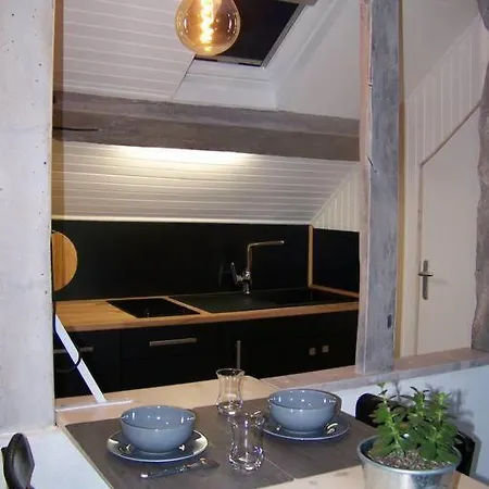 Lägenhet Rennes: 4 Couchages, Proche Commerces, Bus.